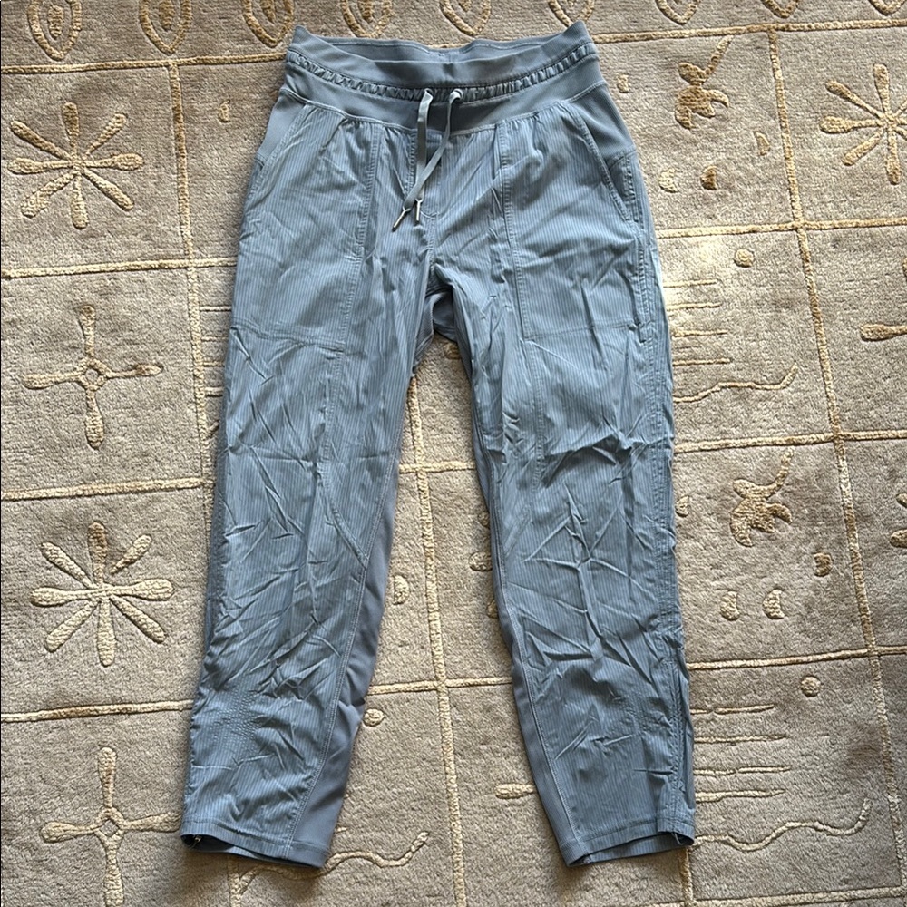Lululemon Size 4 joggers